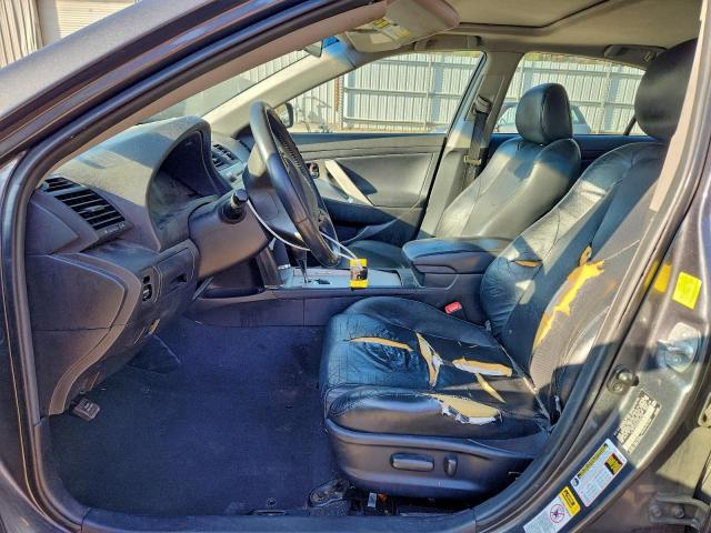 Toyota Camry Base Image 4