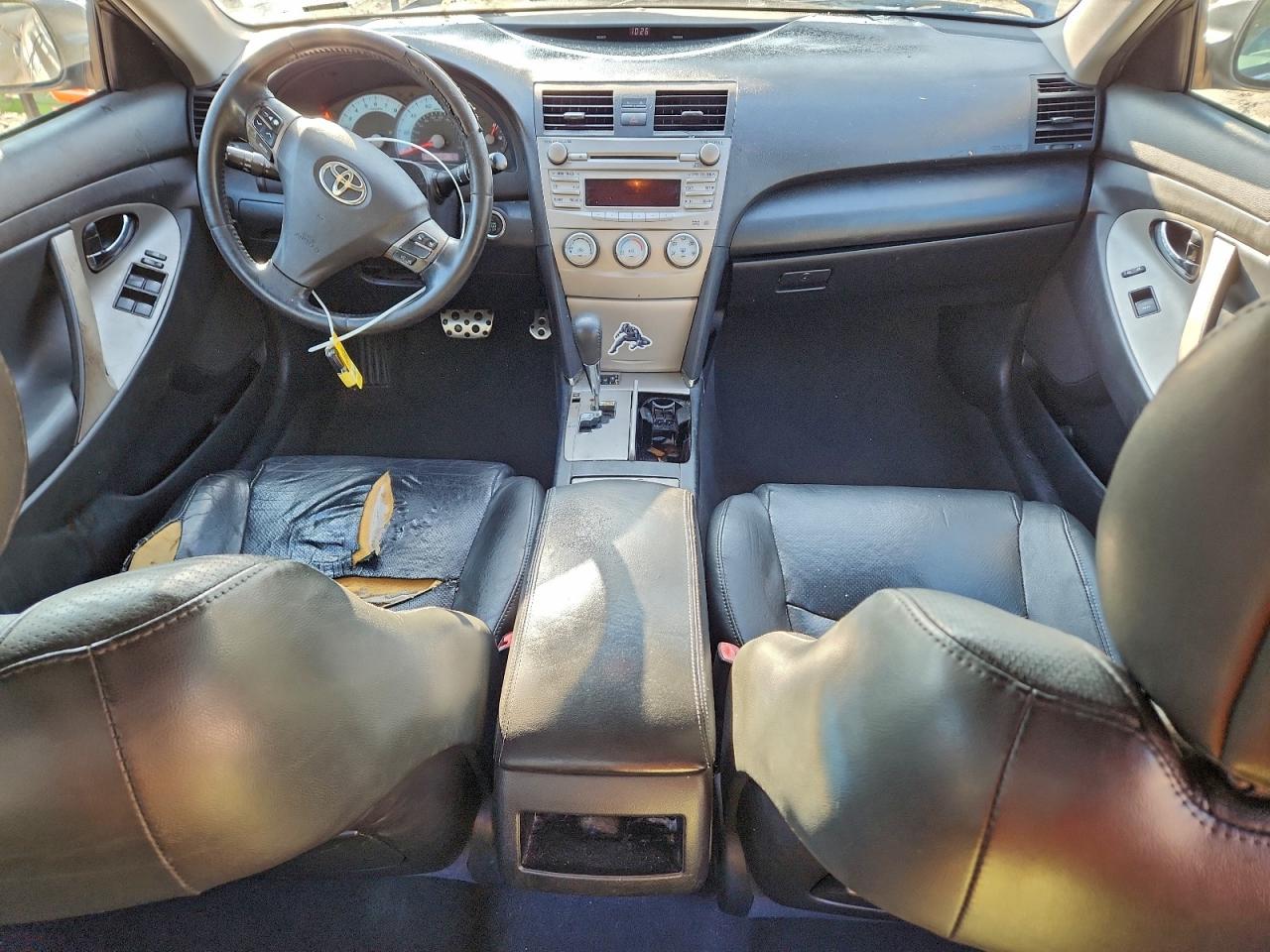 Toyota Camry Base Image 5