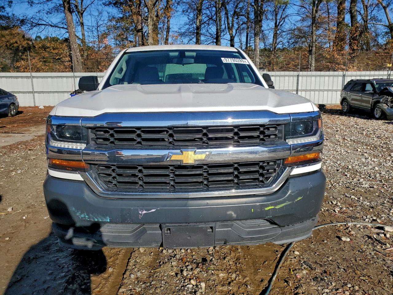Chevrolet Silverado C1500 Image 2