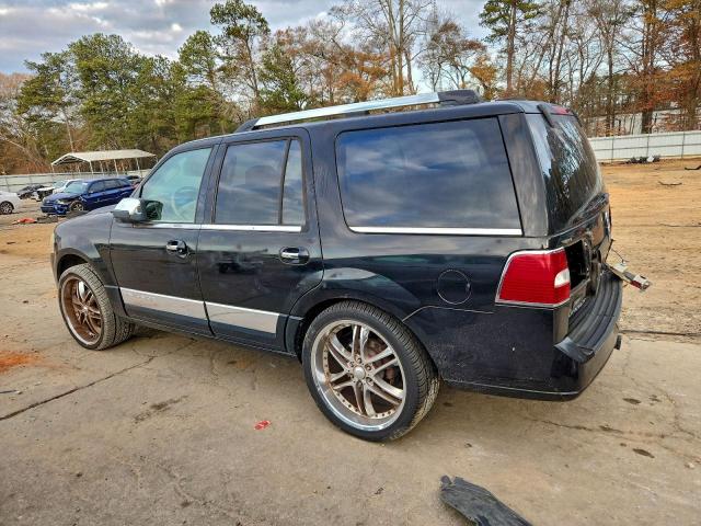 Lincoln Navigator Image 2