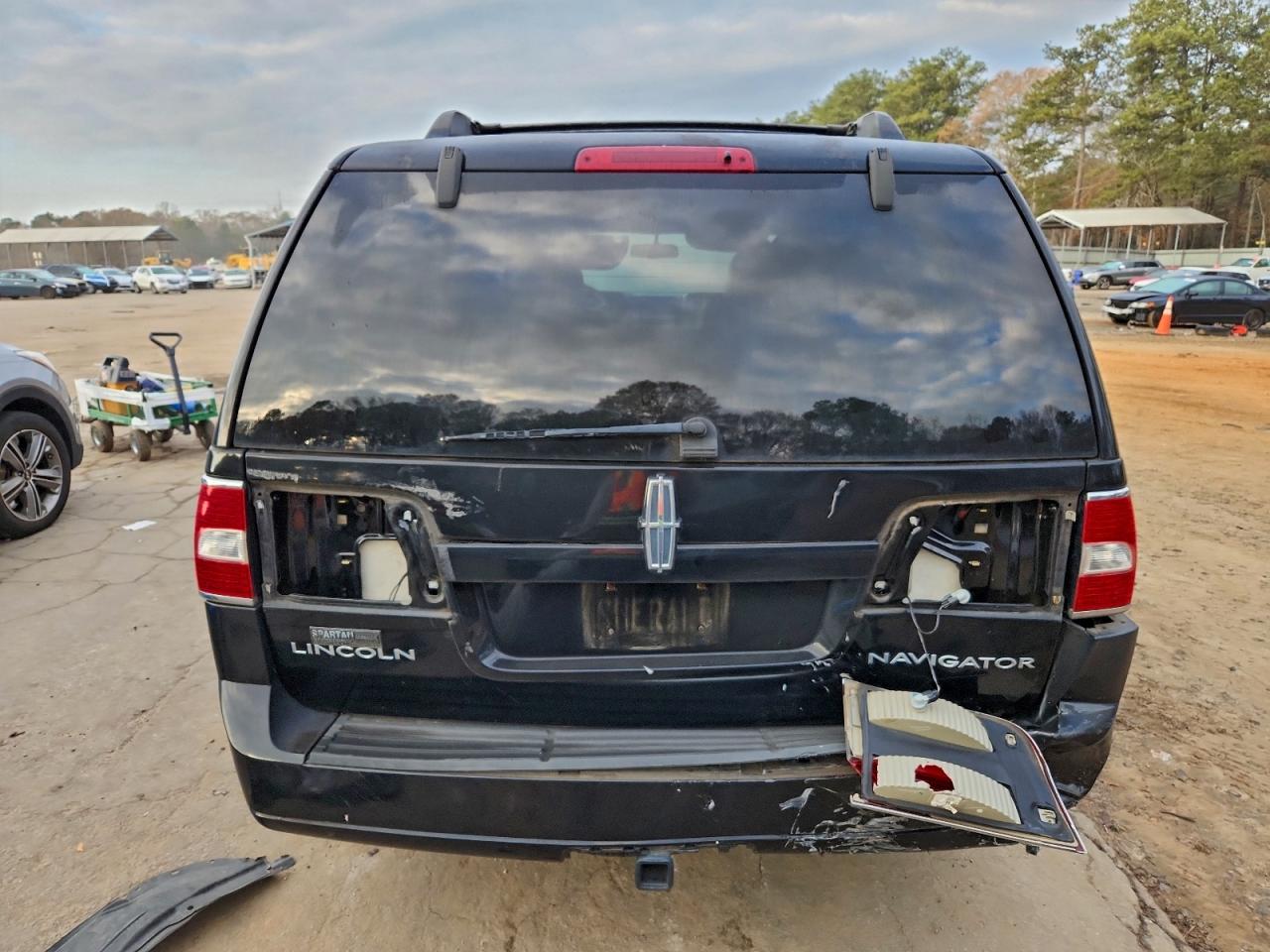 Lincoln Navigator Image 9