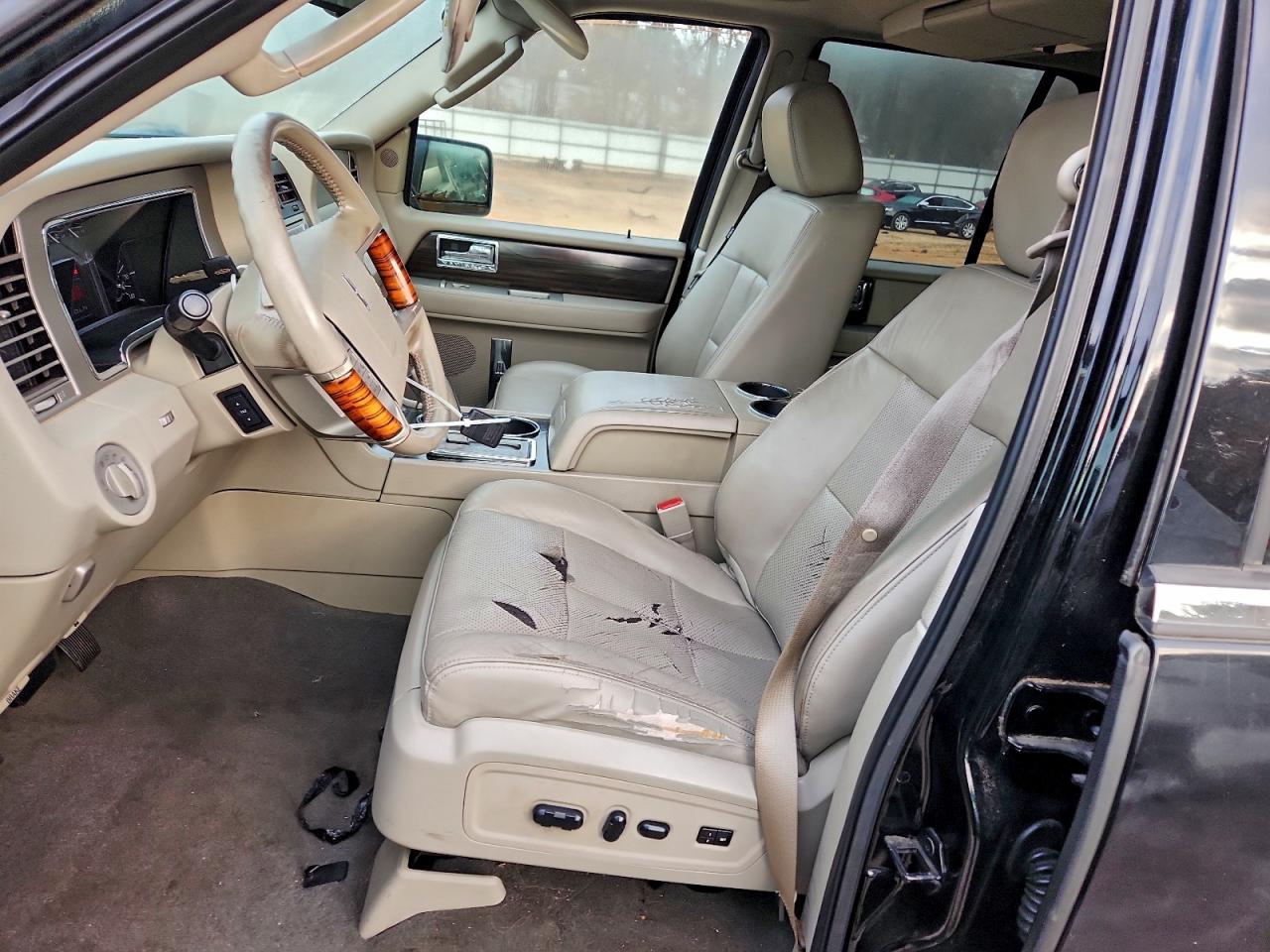 Lincoln Navigator Image 4