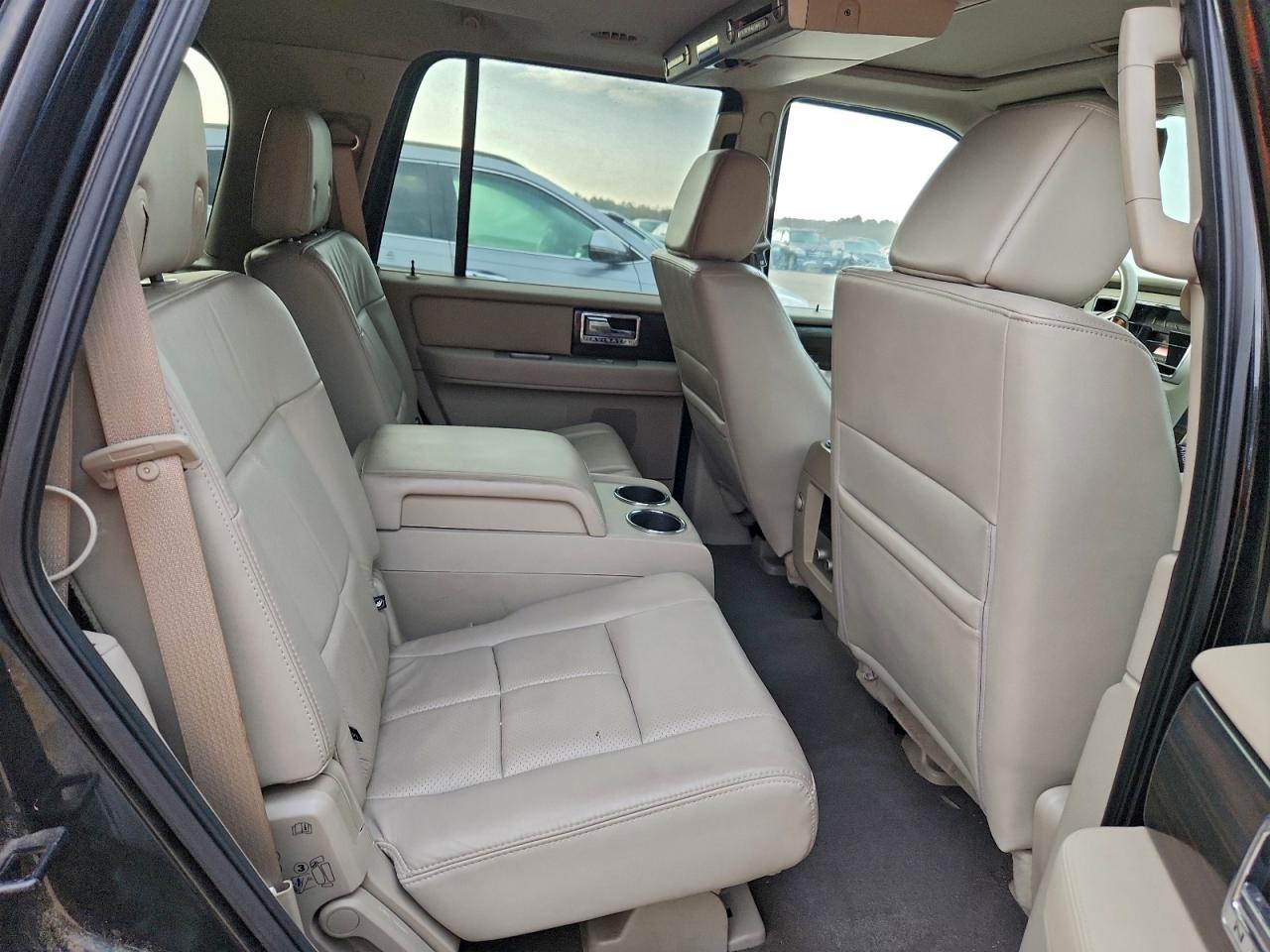 Lincoln Navigator Image 8