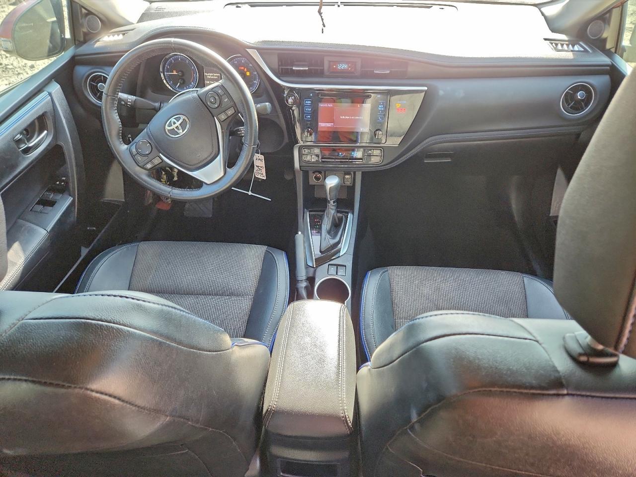 Toyota Corolla L Image 3