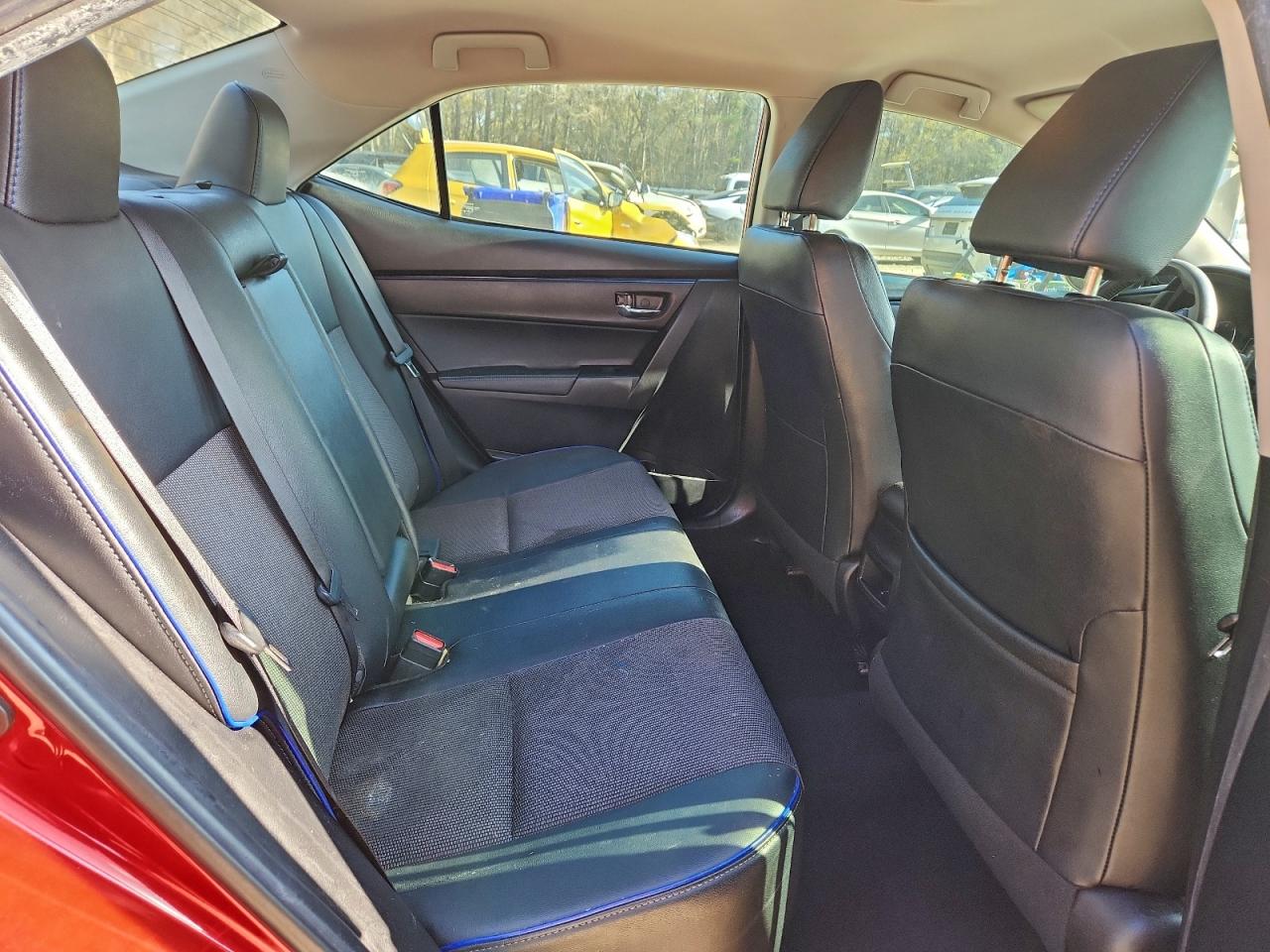 Toyota Corolla L Image 11