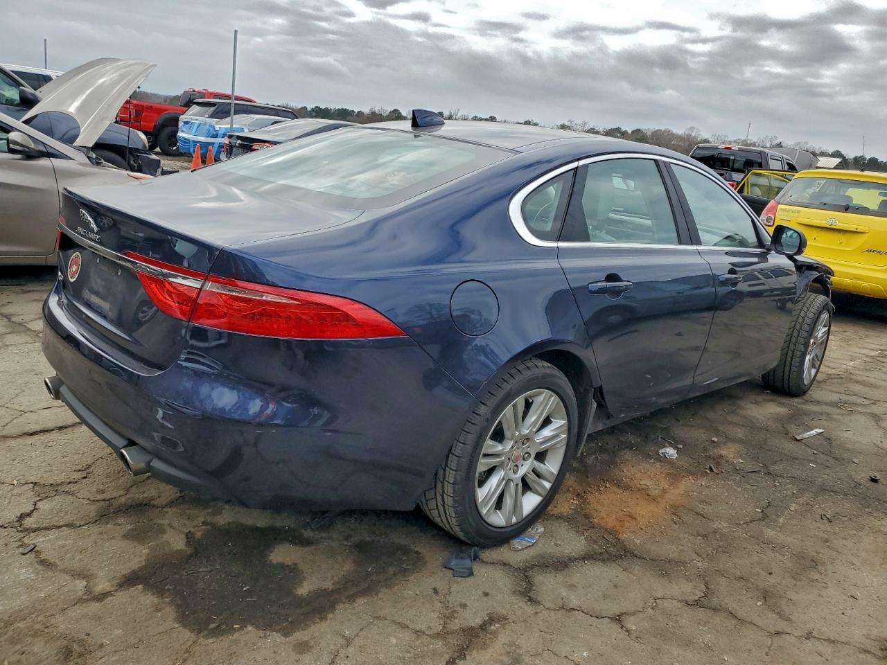 Jaguar XF Image 12