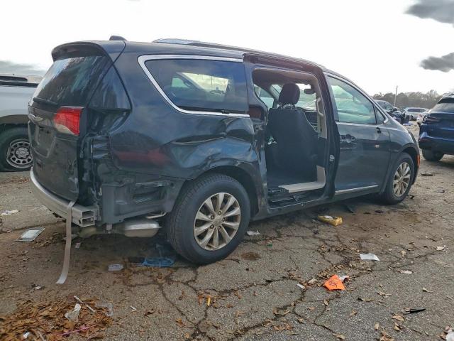 Chrysler Pacifica Touring L Image 11