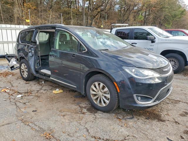 Chrysler Pacifica Touring L Image 4