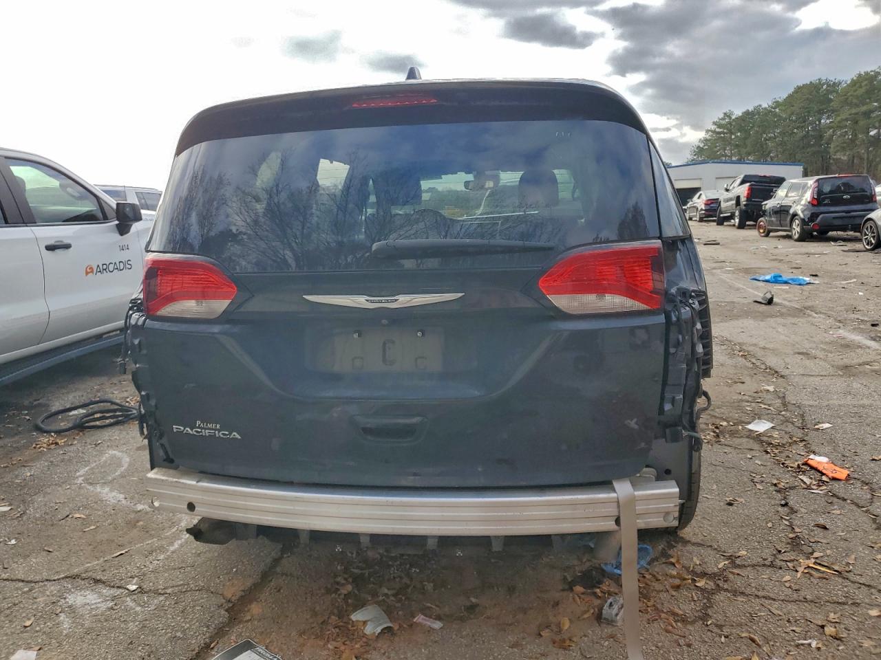 Chrysler Pacifica Touring L Image 13