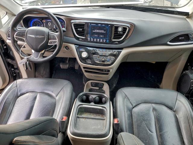 Chrysler Pacifica Touring L Image 5
