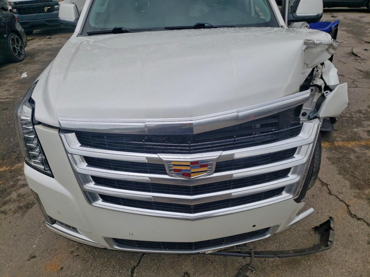 Cadillac Escalade Esv Luxury Image 11