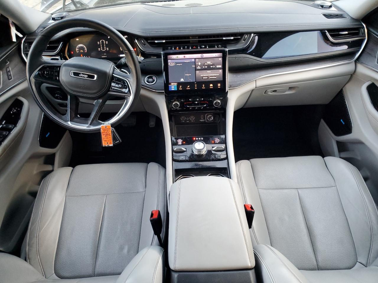 Jeep Grand Cherokee Overland Image 10