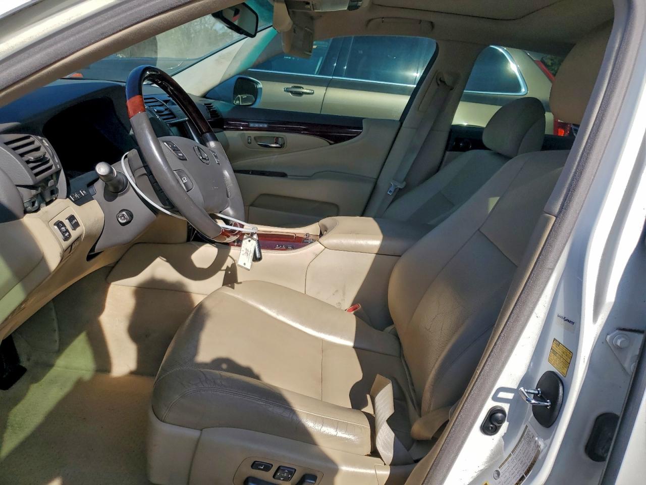 Lexus LS 460 Image 12