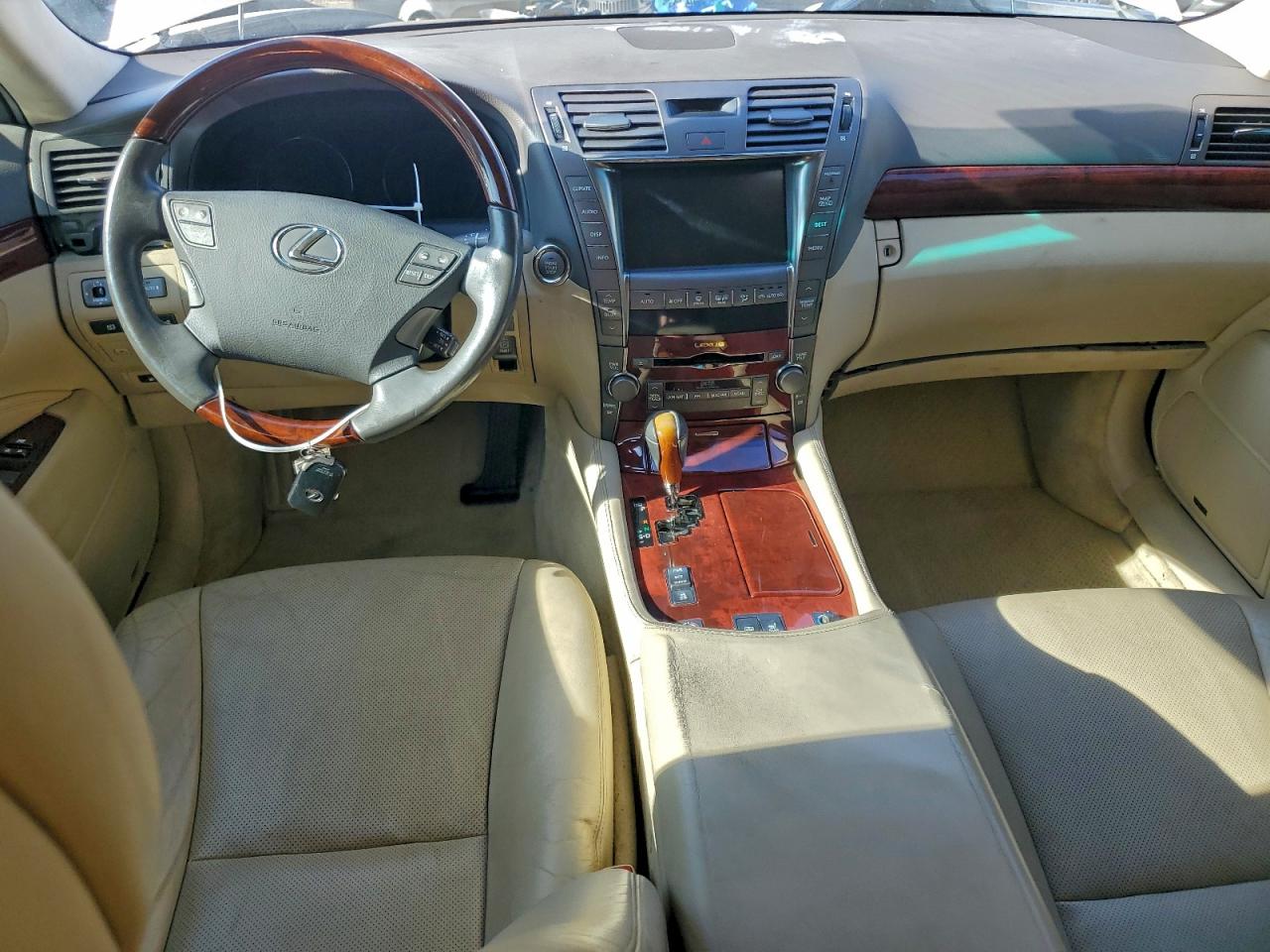 Lexus LS 460 Image 5