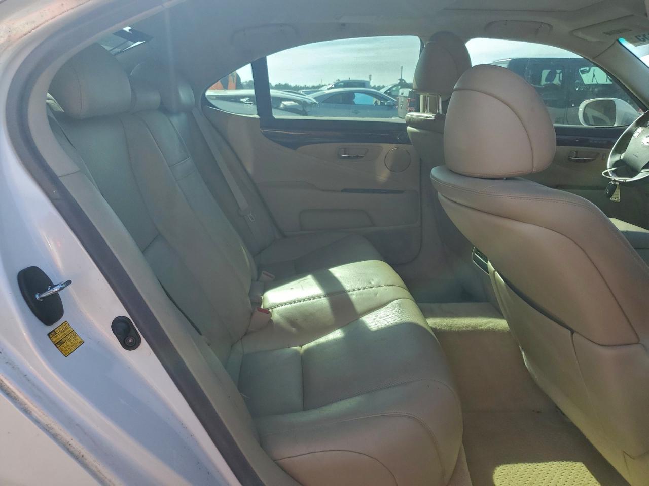 Lexus LS 460 Image 2