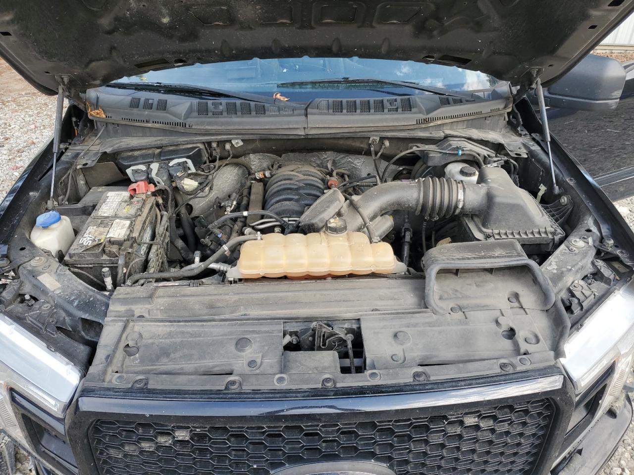 Ford F-150 Supercrew Image 12