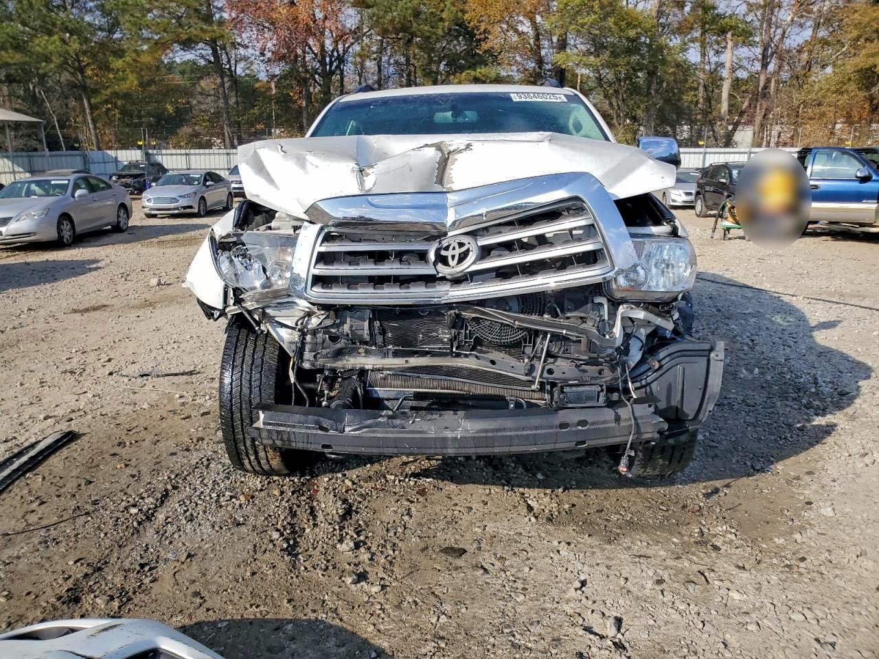 Toyota Sequoia Platinum Image 3