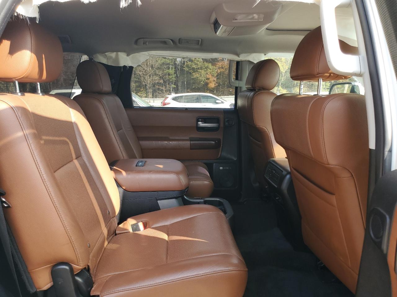 Toyota Sequoia Platinum Image 14