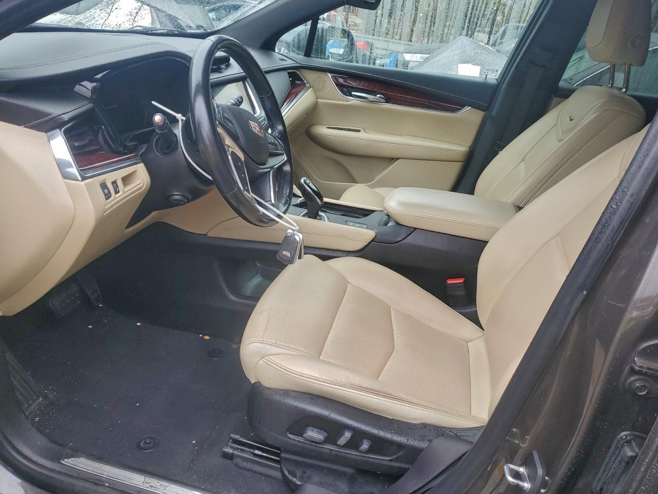 Cadillac XT5 Luxury Image 2