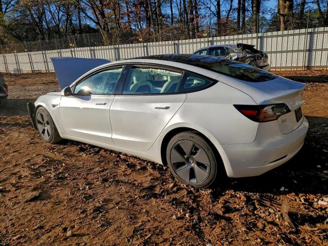 Tesla Model 3 Image 4
