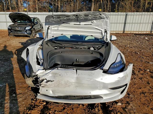 Tesla Model 3 Image 6