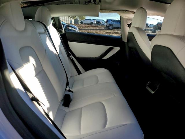 Tesla Model 3 Image 9