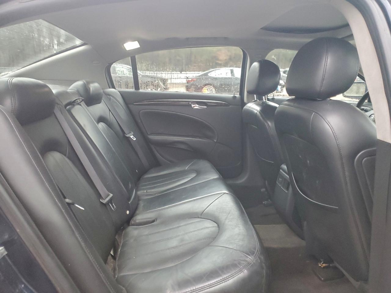 Buick Lucerne Cxs Image 8