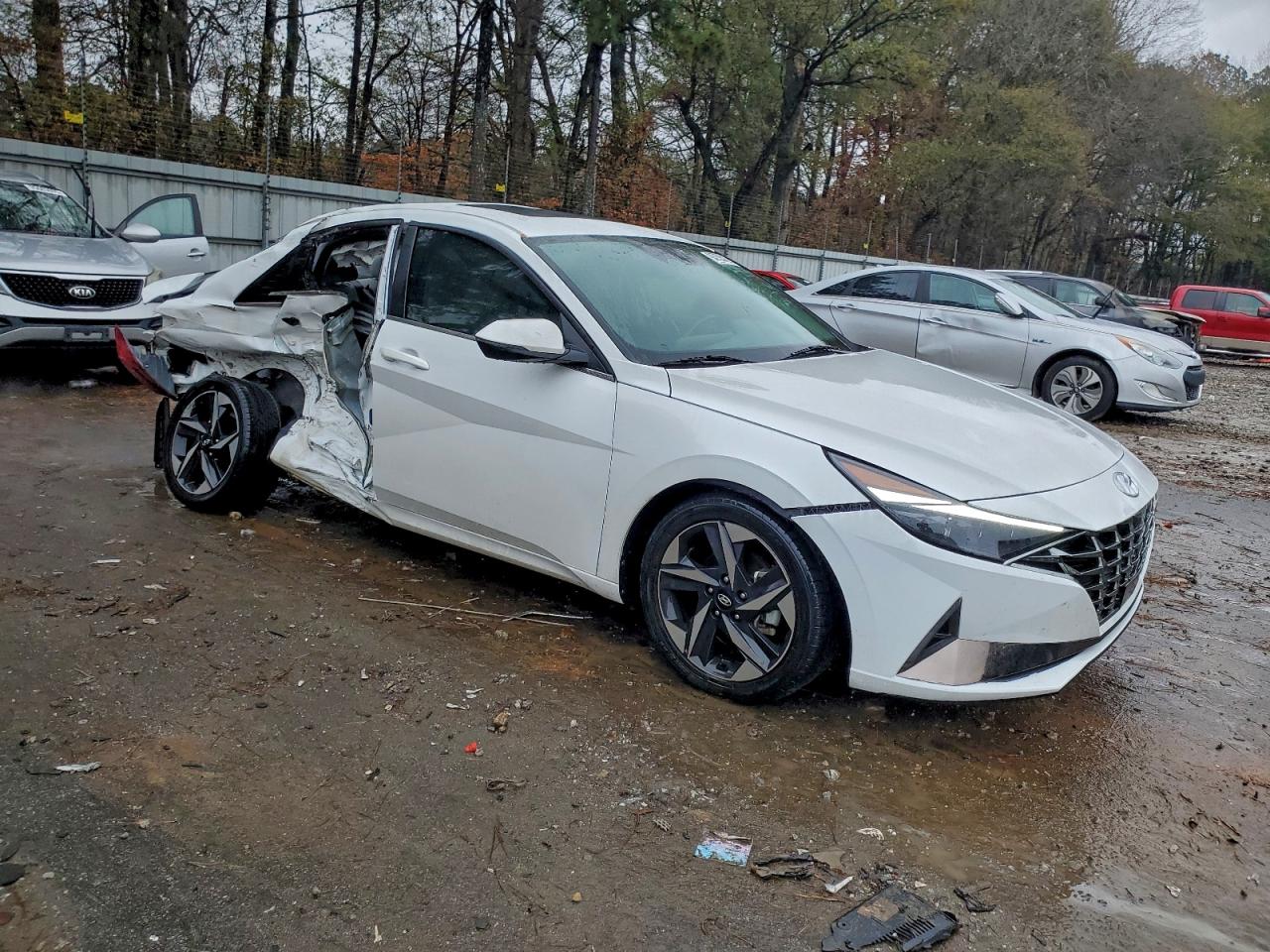 Hyundai ELANTRA Limited Image 2