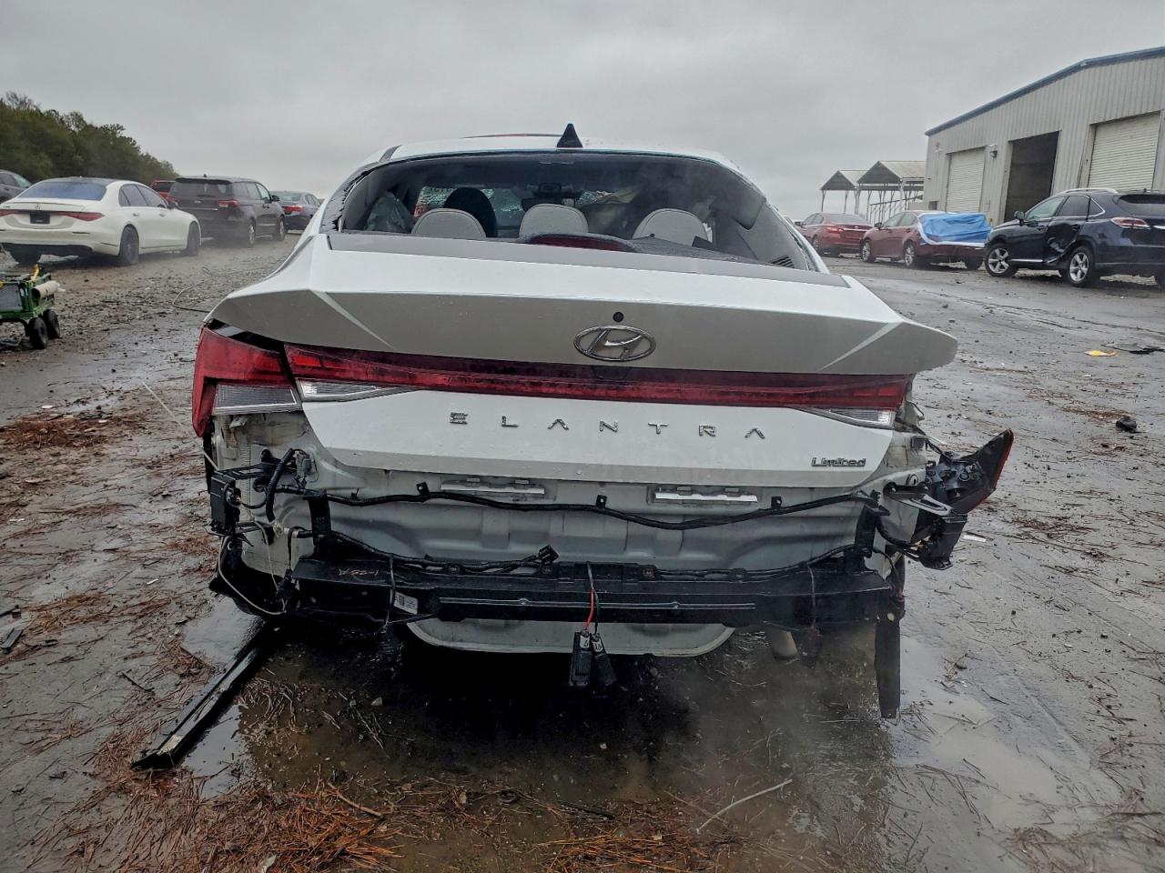 Hyundai ELANTRA Limited Image 3