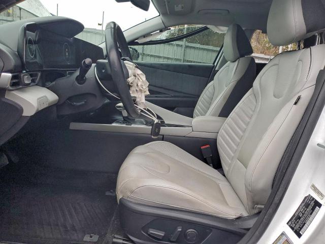 Hyundai ELANTRA Limited Image 4