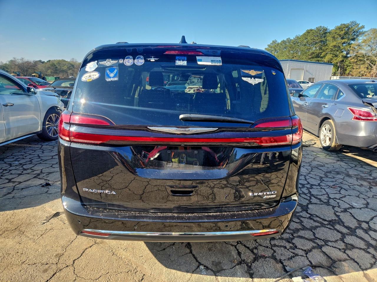 Chrysler Pacifica Limited Image 4