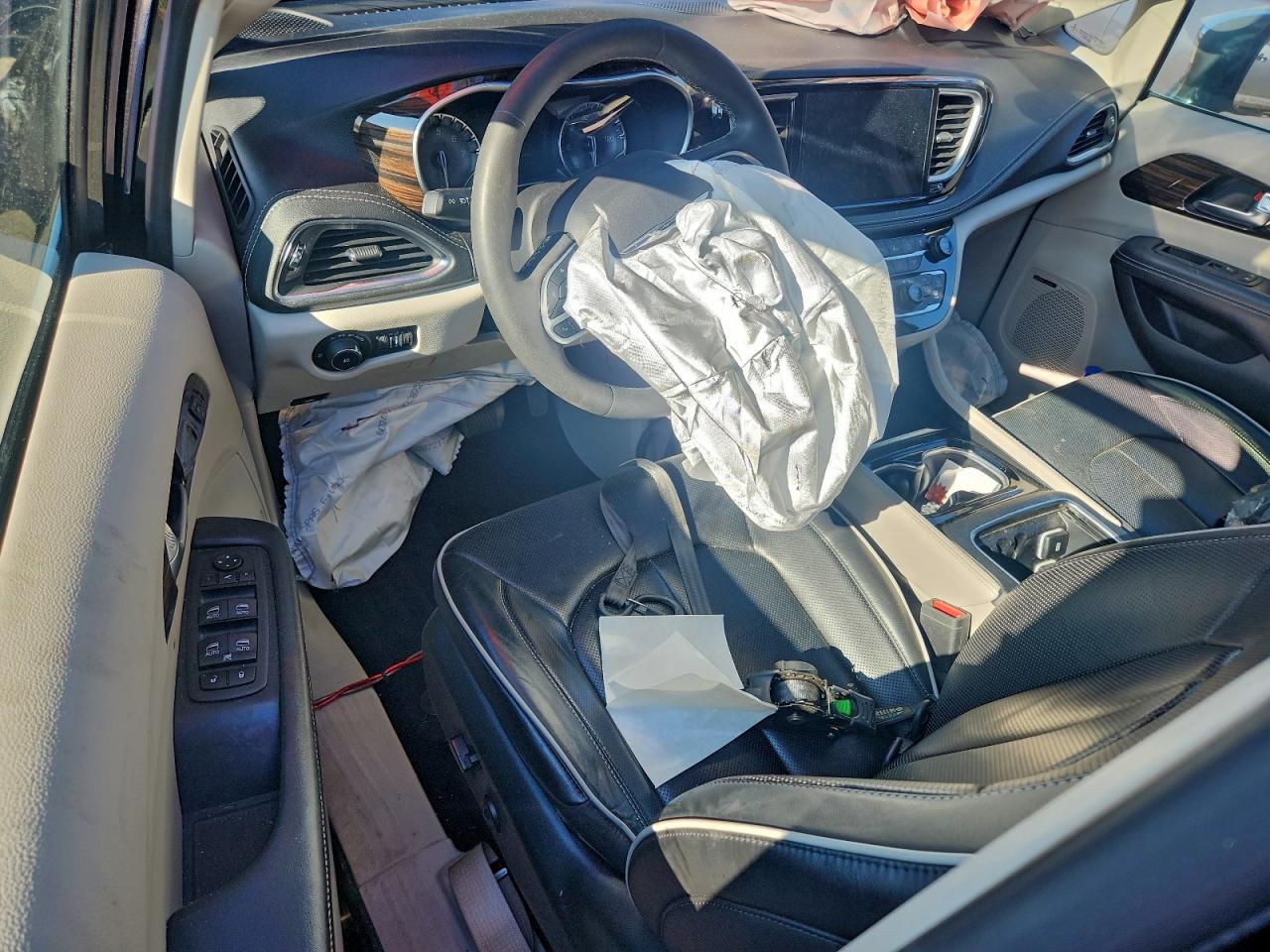 Chrysler Pacifica Limited Image 11