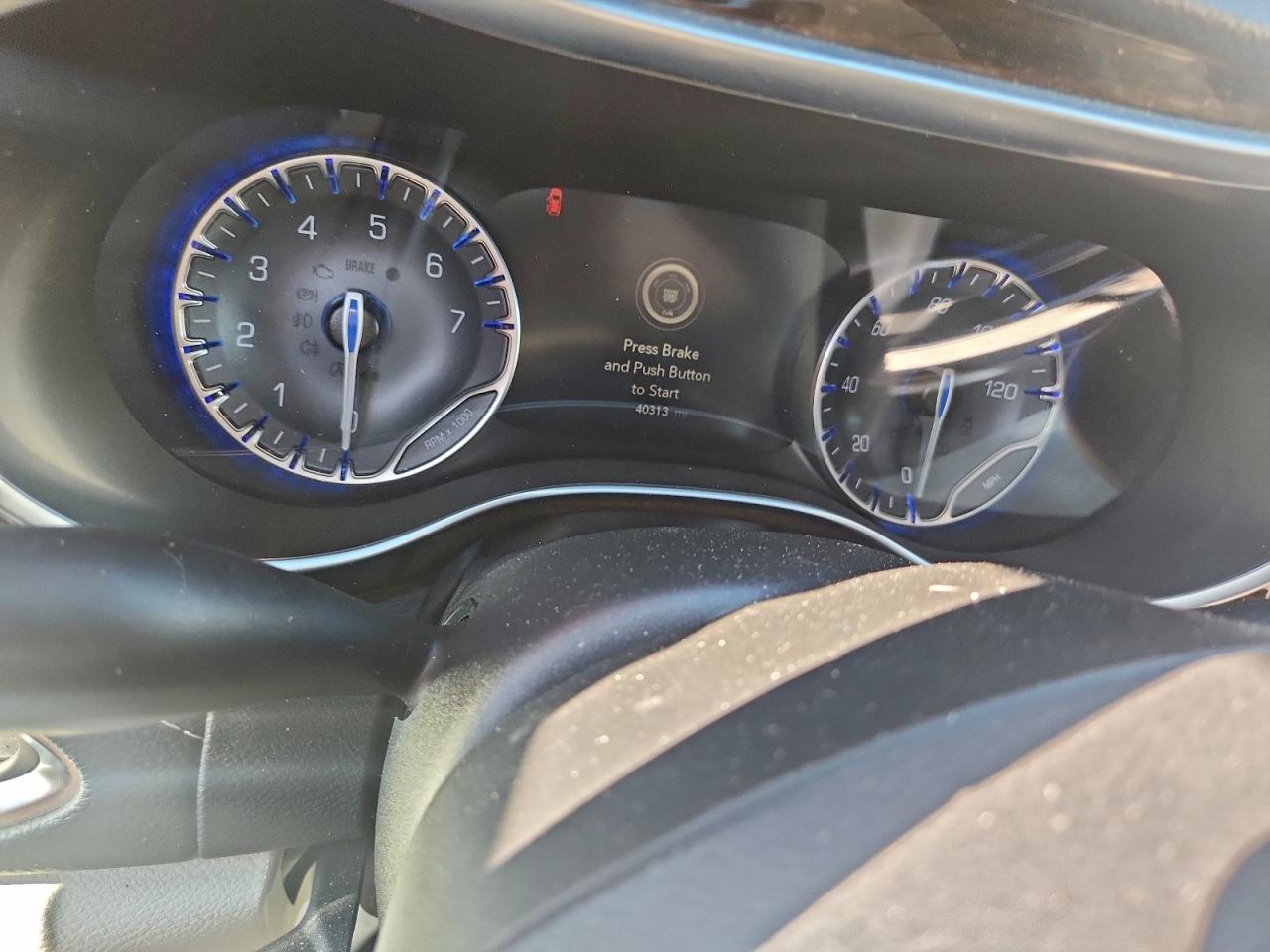 Chrysler Pacifica Limited Image 8