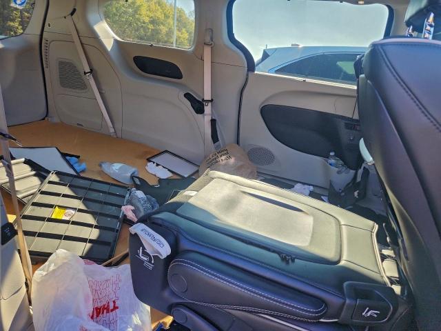 Chrysler Pacifica Limited Image 10