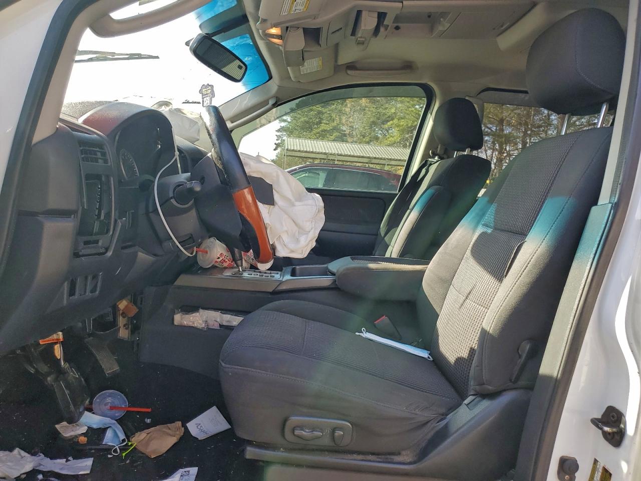 Nissan Titan Xe Image 7