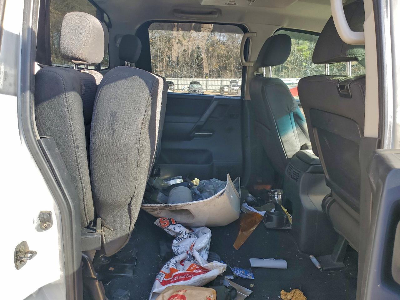 Nissan Titan Xe Image 3