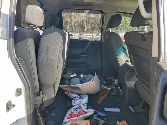 Nissan Titan Xe Image 3