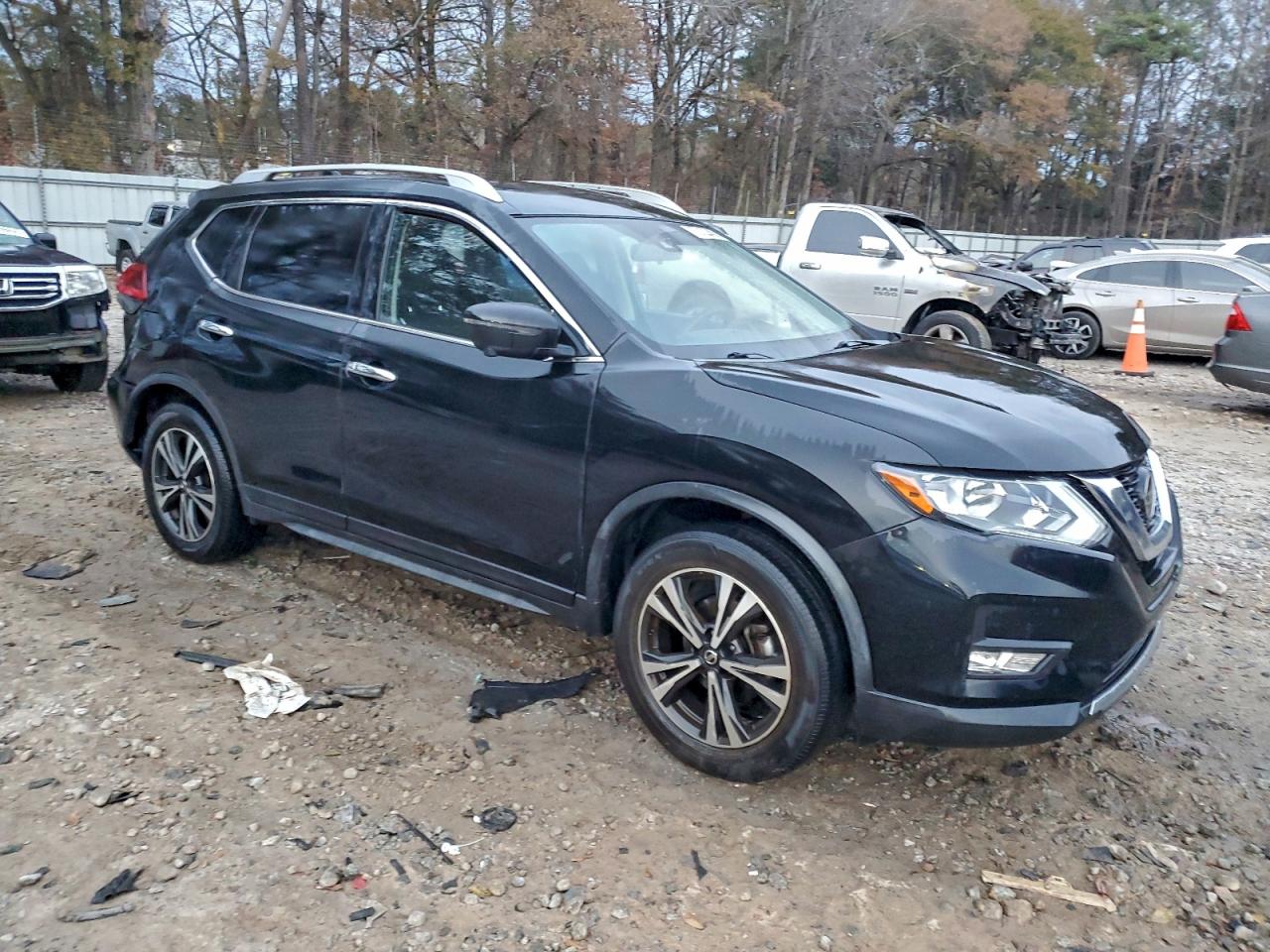 Nissan Rogue S Image 4