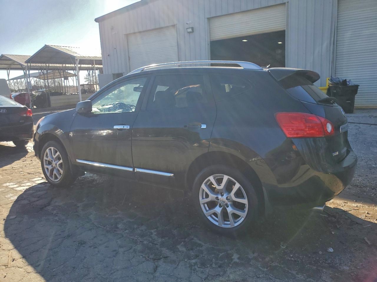 Nissan Rogue S Image 3