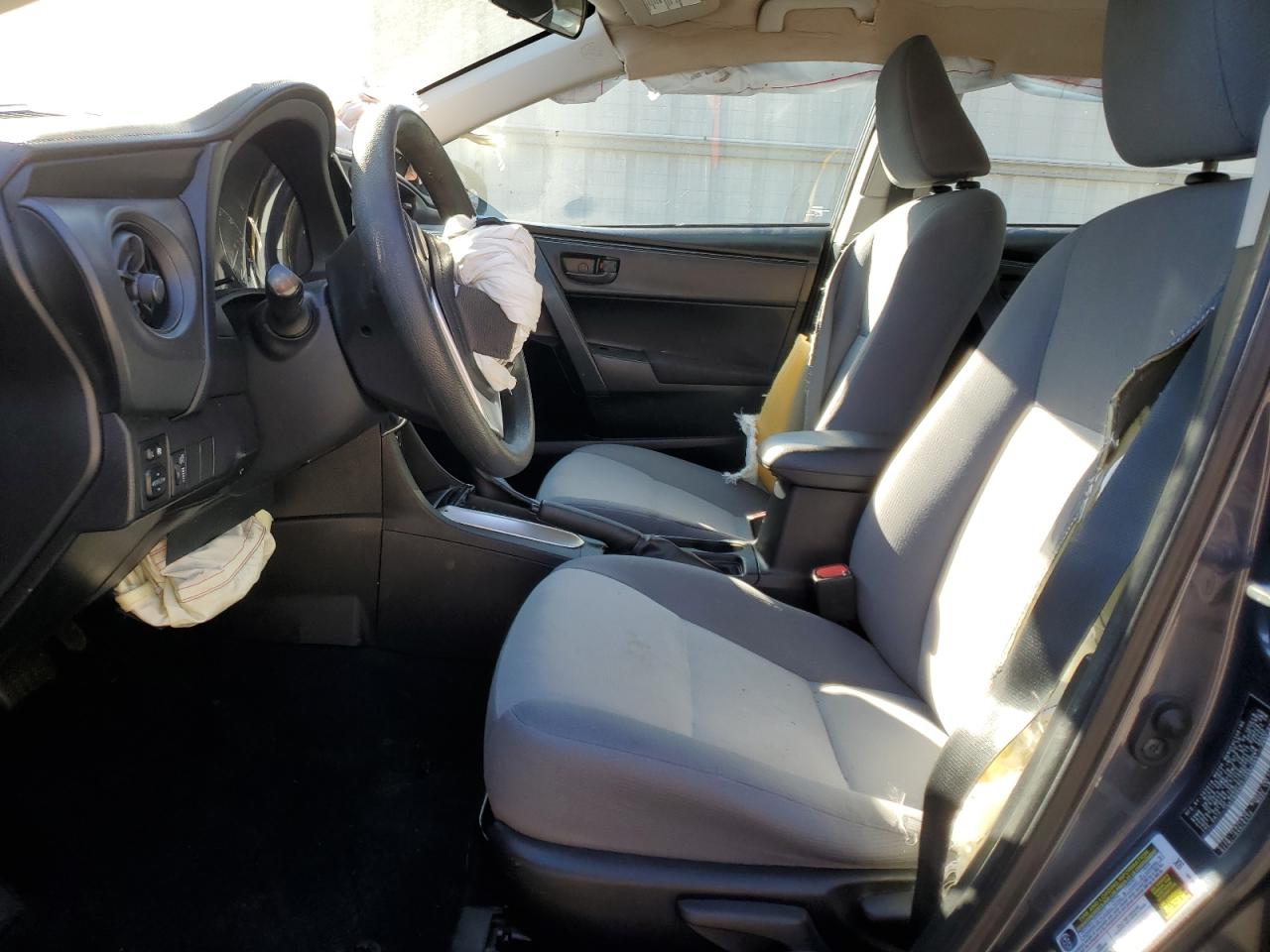 Toyota Corolla L Image 8