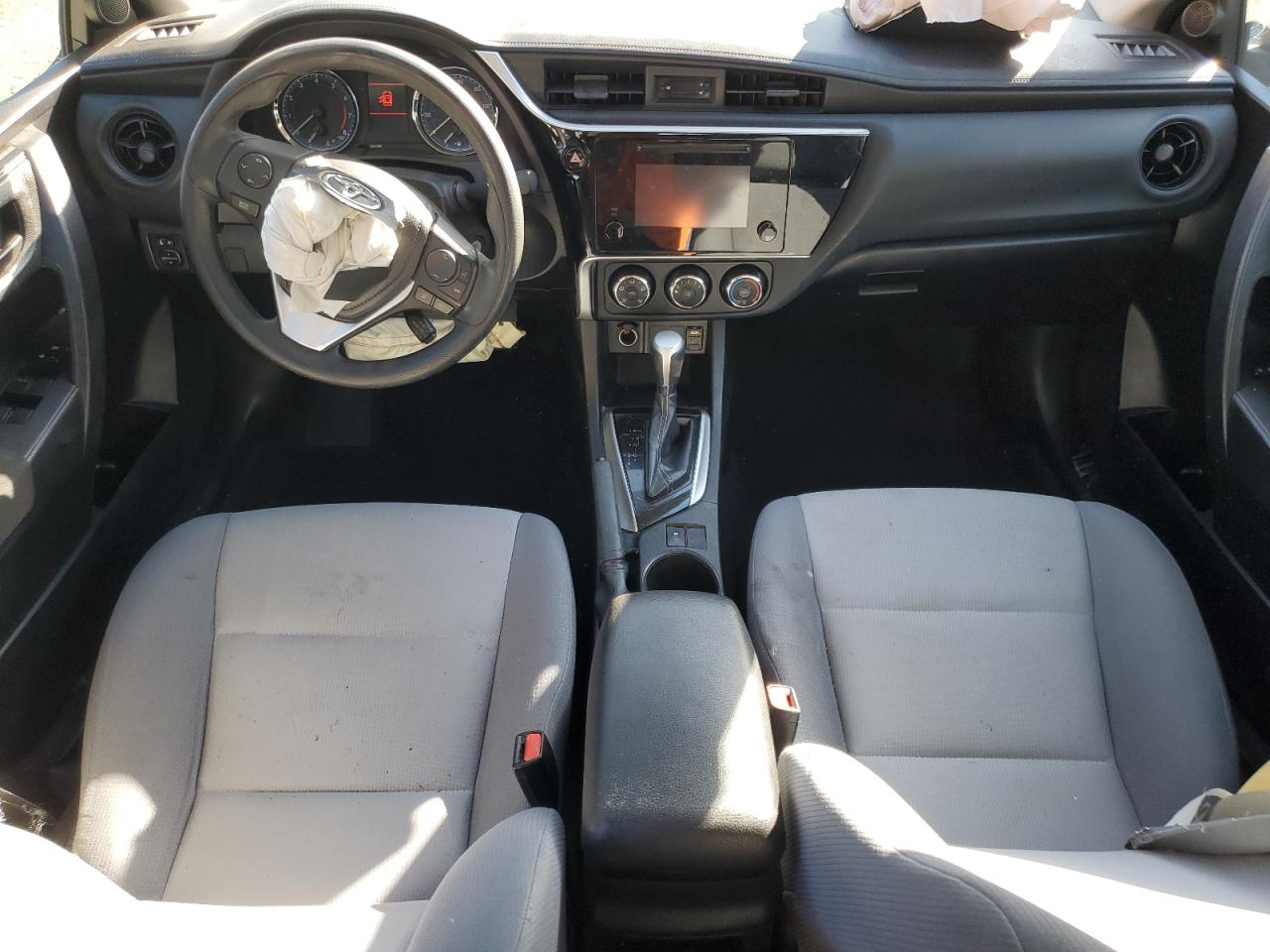 Toyota Corolla L Image 2