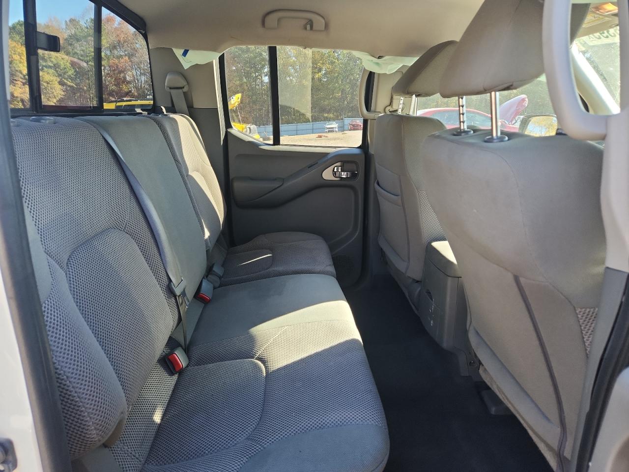 Nissan Frontier S Image 10