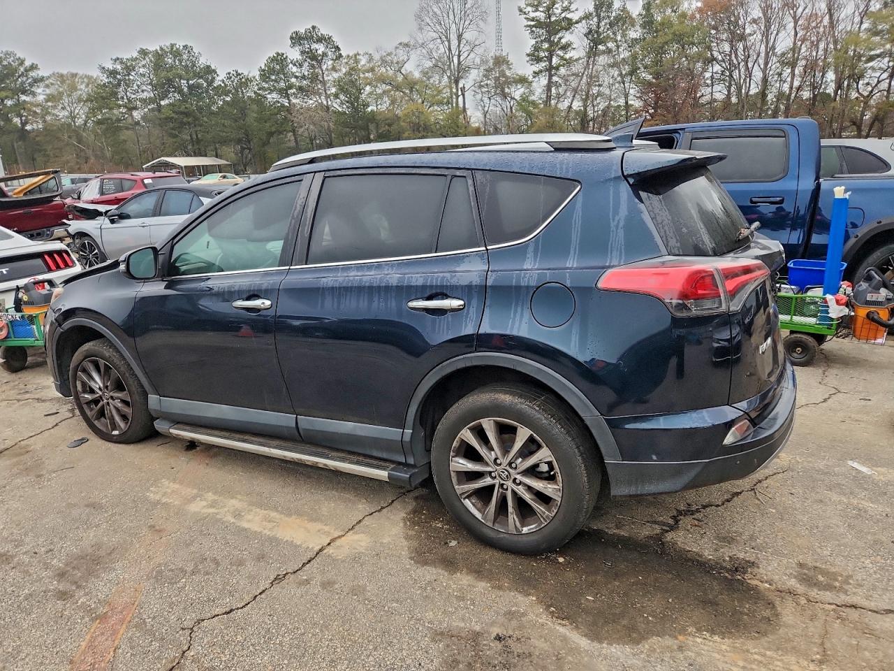 Toyota RAV4 Limited Image 2