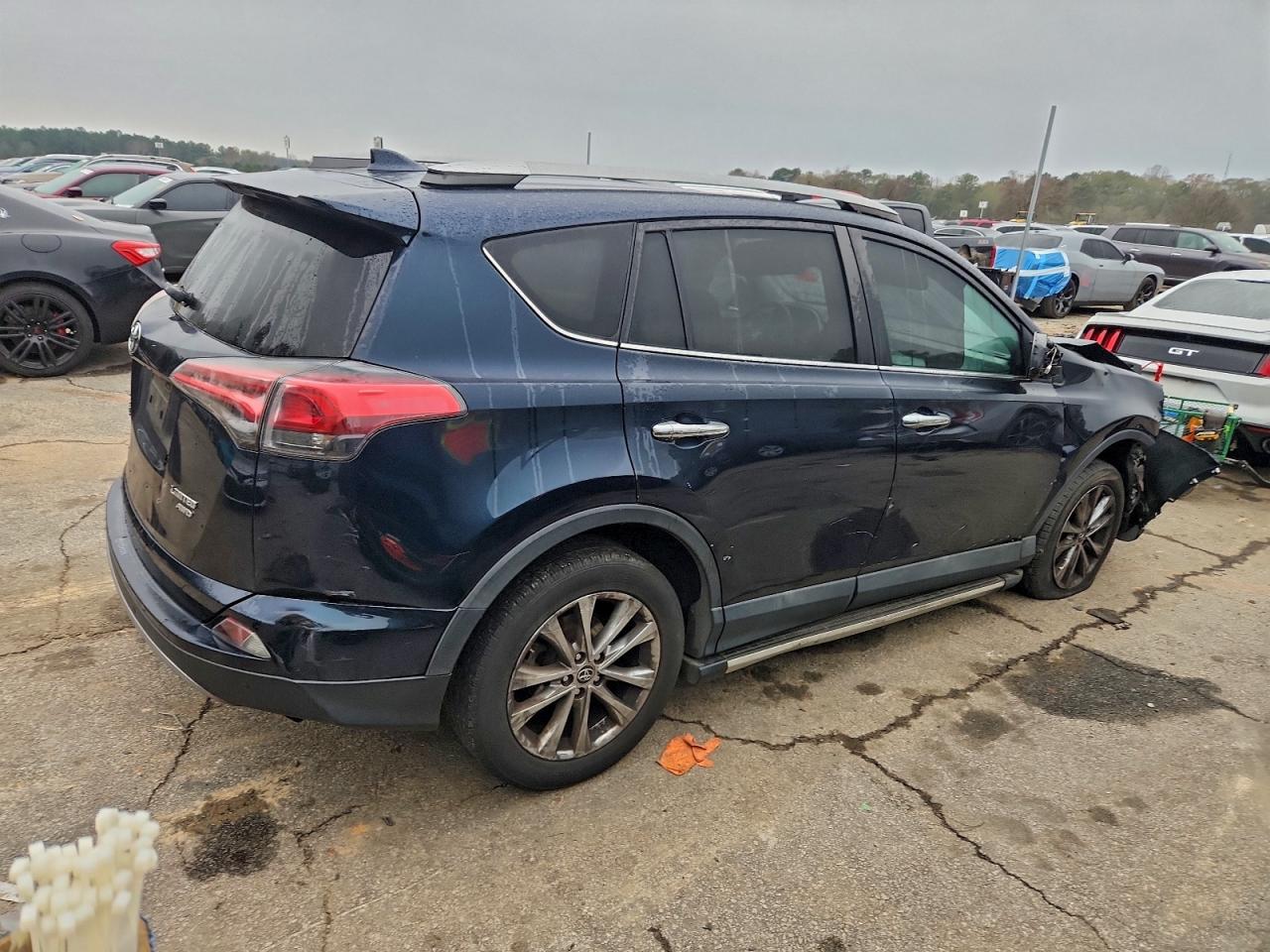 Toyota RAV4 Limited Image 3