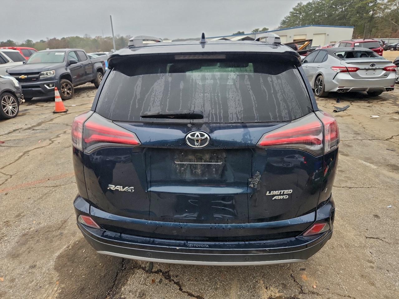 Toyota RAV4 Limited Image 12