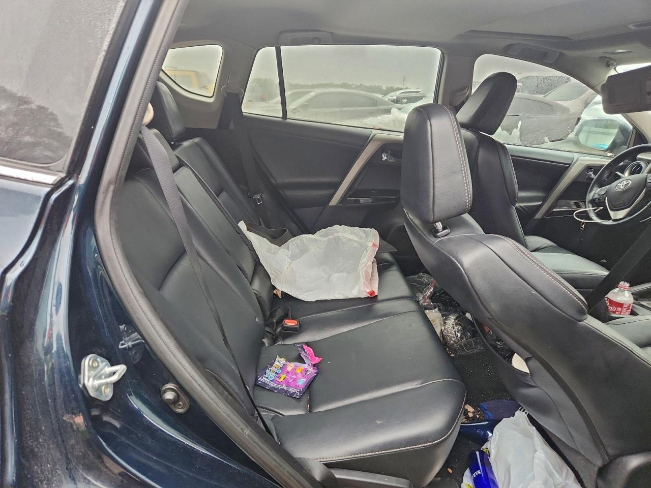 Toyota RAV4 Limited Image 8