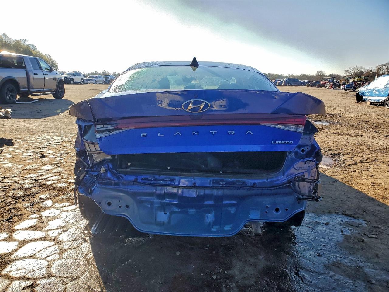 Hyundai ELANTRA Limited Image 3