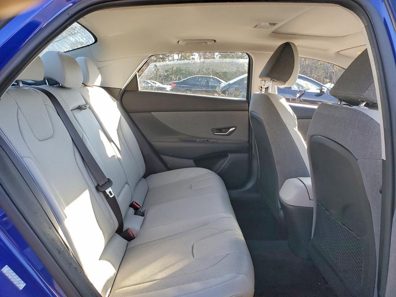 Hyundai ELANTRA Limited Image 11