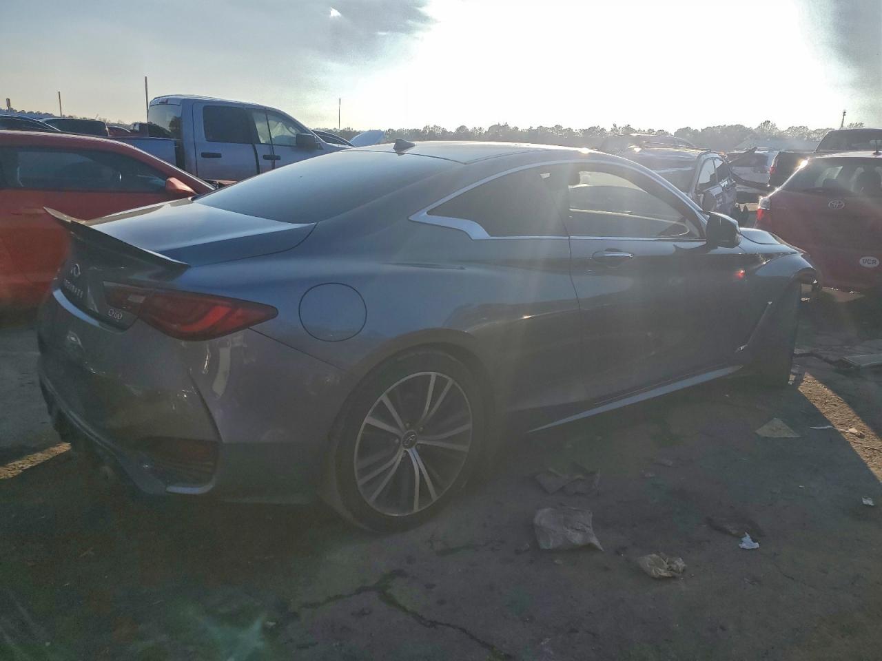 INFINITI Q60 Luxe Image 2