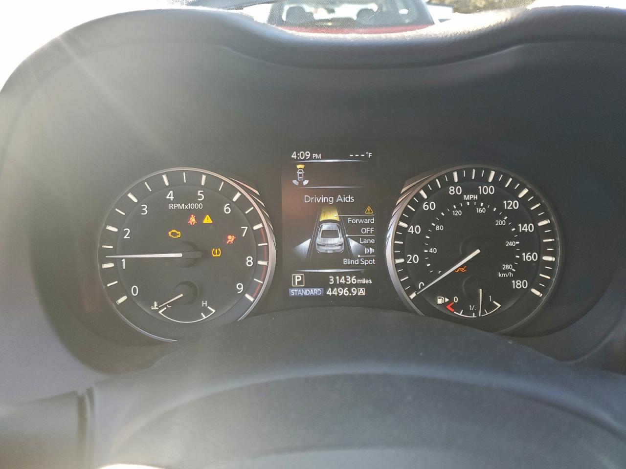 INFINITI Q60 Luxe Image 5